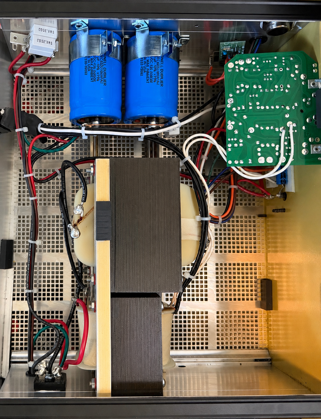 Sharada Audio Linear Class D Power Amplifier internal layout with transformer, reservoir capacitors, wiring, and amplifier board
